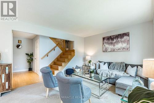 2335 Council Ring Road, Mississauga, ON - Indoor Photo Showing Living Room