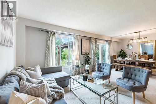 2335 Council Ring Road, Mississauga, ON - Indoor Photo Showing Living Room
