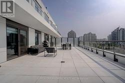 712 - 8 BEVERLEY GLEN BOULEVARD Vaughan, ON L4J 0L5