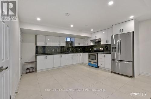 17 Elderslie Crescent, Vaughan, ON - Indoor Photo Showing Kitchen