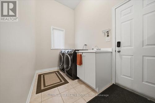 1382 Avon Drive, Mississauga, ON - Indoor Photo Showing Laundry Room