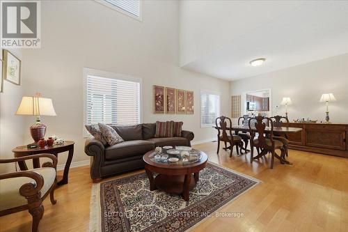 1382 Avon Drive, Mississauga, ON - Indoor Photo Showing Living Room