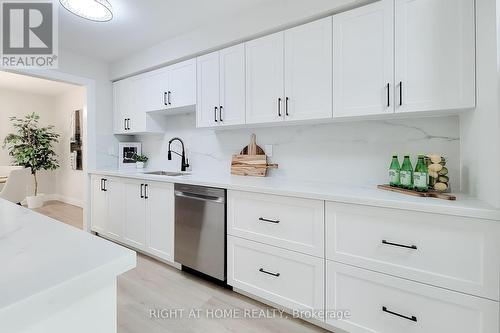 3574 Autumnleaf Crescent, Mississauga, ON - Indoor Photo Showing Kitchen
