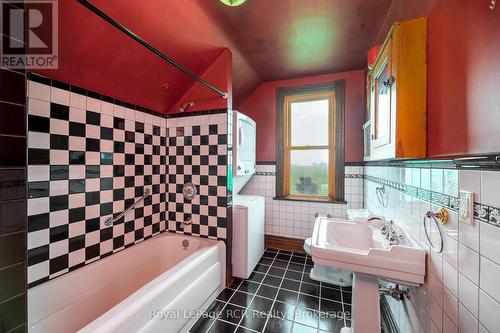 611808 Southgate Sideroad 61, Southgate, ON - Indoor Photo Showing Bathroom
