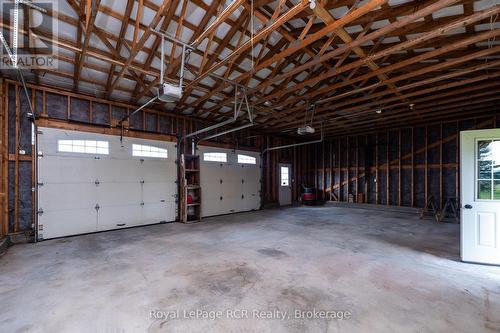 611808 Southgate Sideroad 61, Southgate, ON - Indoor Photo Showing Garage