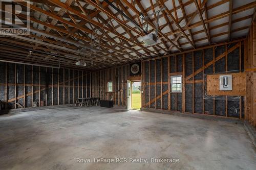 611808 Southgate Sideroad 61, Southgate, ON - Indoor Photo Showing Garage