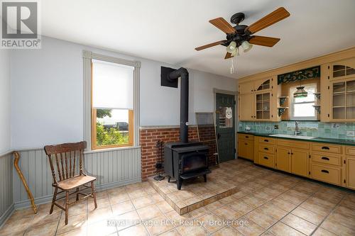 611808 Southgate Sideroad 61, Southgate, ON - Indoor With Fireplace