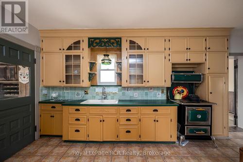 611808 Southgate Sideroad 61, Southgate, ON - Indoor Photo Showing Kitchen