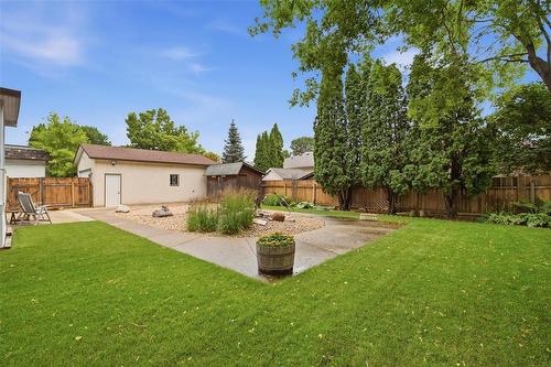 102 Arden Avenue, Winnipeg, MB - Outdoor With Backyard