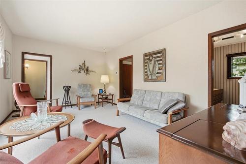 102 Arden Avenue, Winnipeg, MB - Indoor Photo Showing Living Room