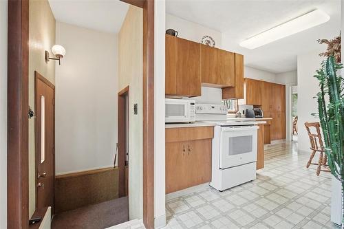 102 Arden Avenue, Winnipeg, MB - Indoor Photo Showing Kitchen