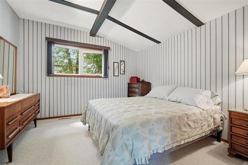 102 Arden Avenue, Winnipeg, MB - Indoor Photo Showing Bedroom