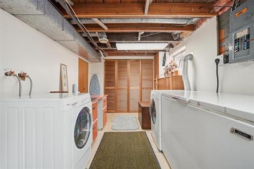 102 Arden Avenue, Winnipeg, MB - Indoor Photo Showing Laundry Room