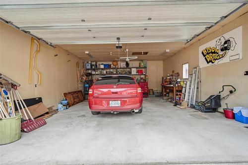 102 Arden Avenue, Winnipeg, MB - Indoor Photo Showing Garage