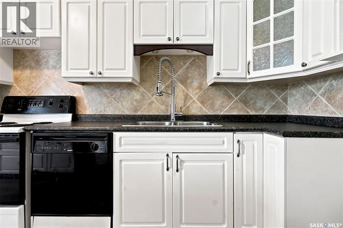 6 1292 Gordon Road, Moose Jaw, SK - Indoor Photo Showing Kitchen With Double Sink