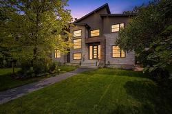 916 Somerset Avenue  Winnipeg, MB R3T 1E7