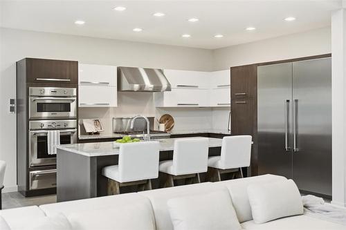 916 Somerset Avenue, Winnipeg, MB - Indoor