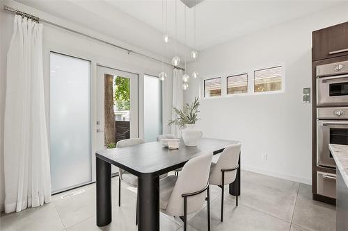 916 Somerset Avenue, Winnipeg, MB - Indoor
