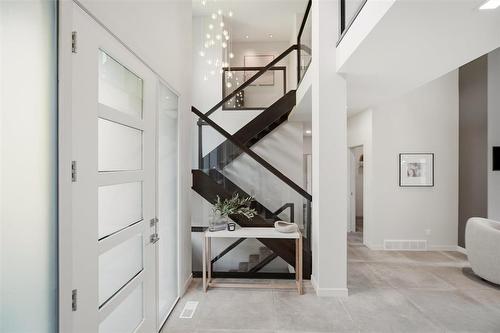 916 Somerset Avenue, Winnipeg, MB - Indoor Photo Showing Other Room