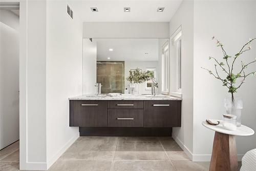 916 Somerset Avenue, Winnipeg, MB - Indoor