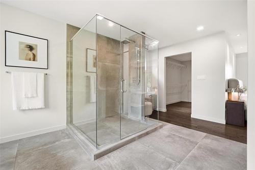 916 Somerset Avenue, Winnipeg, MB - Indoor Photo Showing Bathroom