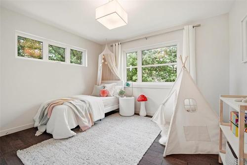 916 Somerset Avenue, Winnipeg, MB - Indoor Photo Showing Bedroom