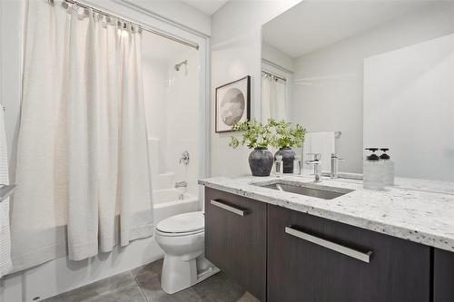 916 Somerset Avenue, Winnipeg, MB - Indoor Photo Showing Bathroom