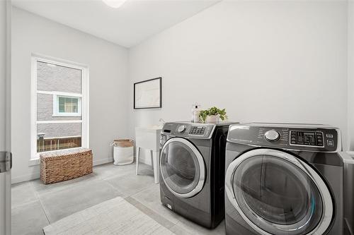 916 Somerset Avenue, Winnipeg, MB - Indoor Photo Showing Laundry Room