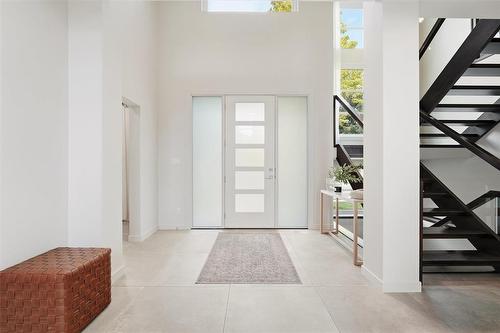 916 Somerset Avenue, Winnipeg, MB - Indoor Photo Showing Other Room