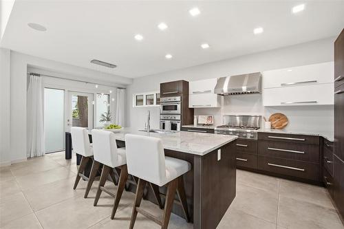 916 Somerset Avenue, Winnipeg, MB - Indoor
