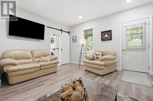 2017 Clark Road, Frontenac (Frontenac Centre), ON - Indoor Photo Showing Living Room
