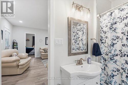 2017 Clark Road, Frontenac (Frontenac Centre), ON - Indoor Photo Showing Bathroom