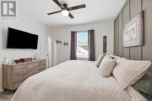 2017 Clark Road, Frontenac (Frontenac Centre), ON - Indoor Photo Showing Bedroom