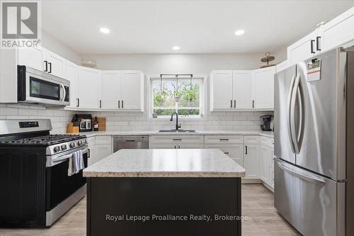 2017 Clark Road, Frontenac (Frontenac Centre), ON - Indoor Photo Showing Kitchen
