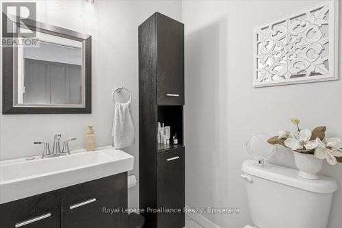 2017 Clark Road, Frontenac (Frontenac Centre), ON - Indoor Photo Showing Bathroom