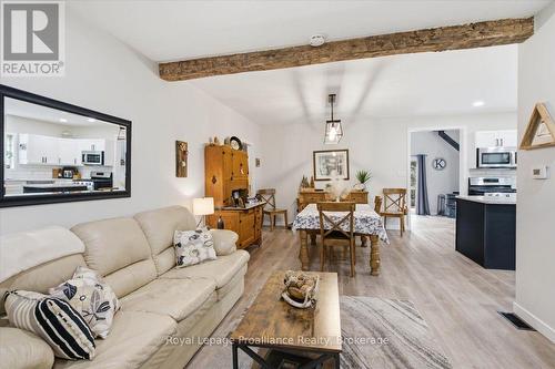 2017 Clark Road, Frontenac (Frontenac Centre), ON - Indoor Photo Showing Living Room