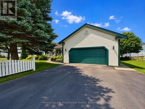 88 Westwind Crescent, Prince Edward County (Wellington Ward), ON - Outdoor