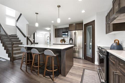 3 Tennant Gate, Winnipeg, MB - Indoor Photo Showing Kitchen With Upgraded Kitchen