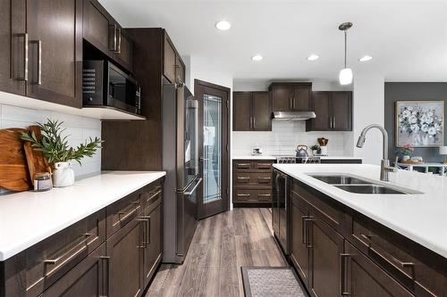 3 Tennant Gate, Winnipeg, MB - Indoor Photo Showing Kitchen With Double Sink With Upgraded Kitchen