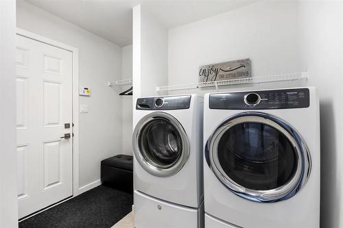 3 Tennant Gate, Winnipeg, MB - Indoor Photo Showing Laundry Room