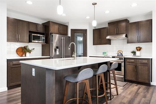 3 Tennant Gate, Winnipeg, MB - Indoor Photo Showing Kitchen With Upgraded Kitchen