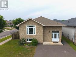461 LONGBOW ST Thunder Bay, ON P7G 0A5
