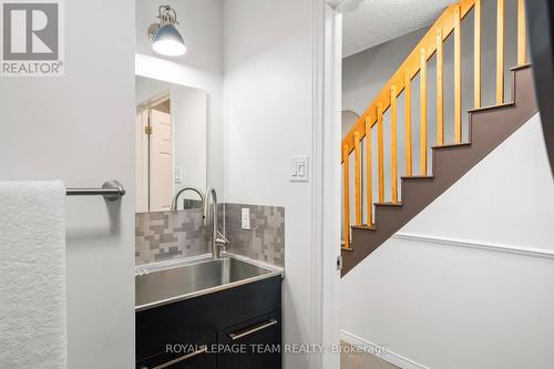 212 Provender Avenue, Ottawa, ON - Indoor Photo Showing Other Room