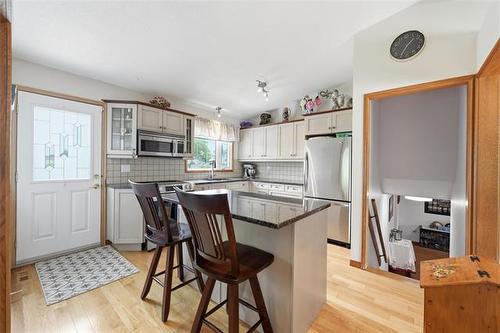 15 Sinnott St, Winnipeg, MB - Indoor Photo Showing Kitchen