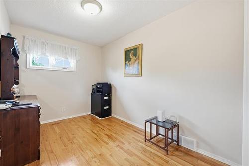 15 Sinnott St, Winnipeg, MB - Indoor