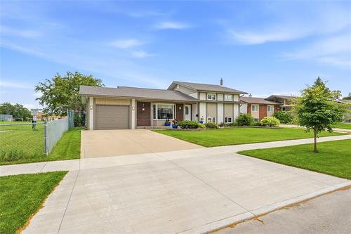 15 Sinnott St, Winnipeg, MB - Outdoor With Facade