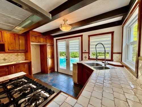 Cuisine - 39 Av. Chartier, Saint-Sauveur, QC - Indoor Photo Showing Kitchen With Double Sink