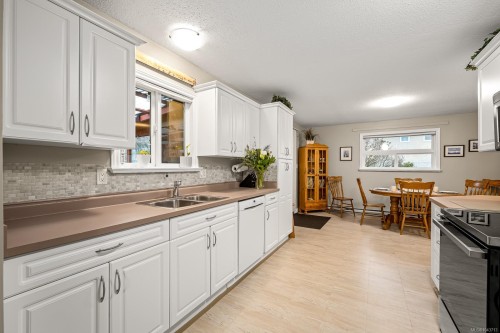 1965 Cougar Cres, Comox, BC 