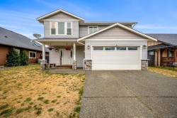 2668 Grizedale Ave Cumberland, BC V0R 1S0