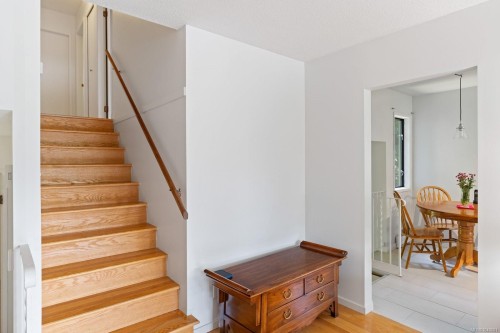 764 Mann Ave, Saanich, BC 